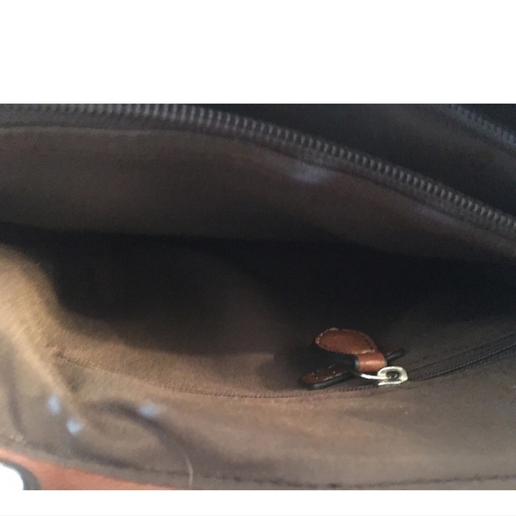 New MAXXIUM GREEN PATENT SHOULDER BAG - Picture 9 of 9